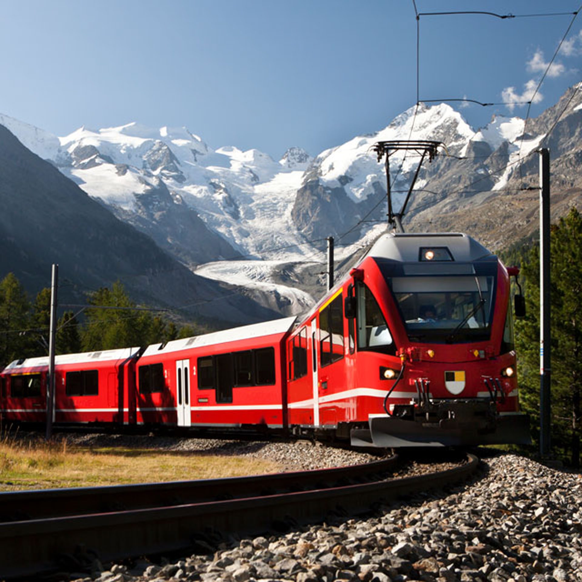 Europe rail. Швейцария Берн Альпы поезда. Бернина экспресс Швейцария. Поезд Италия Швейцария Bernina Express. Гора Бернина в Швейцарии.